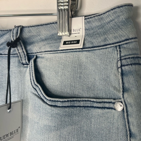 Judy Blue Mid Rise Distressed Two-Tone Tie Dye Light Wash Shorts Size 2XL NWT - Picture 5 of 9